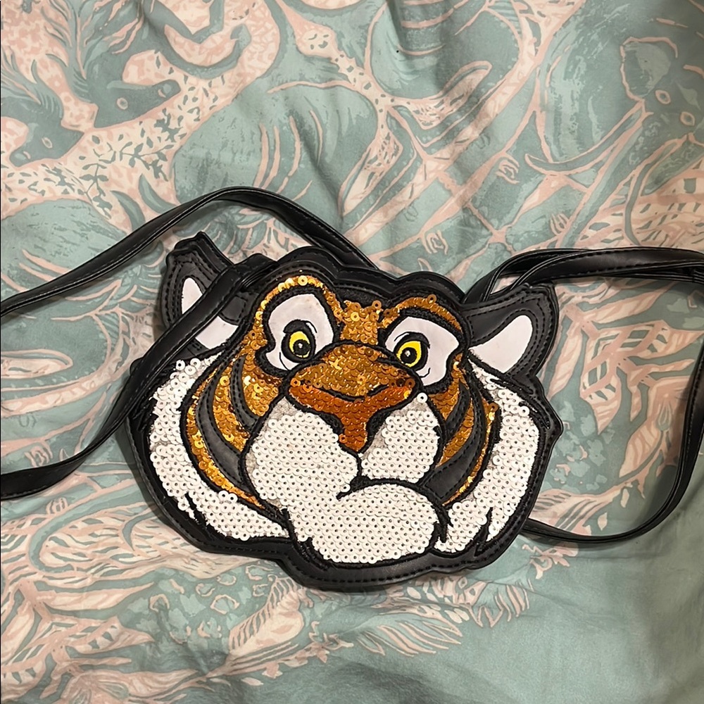Disney Raja purse- Black, Gold, White. Aladdin Jasmine. Used.